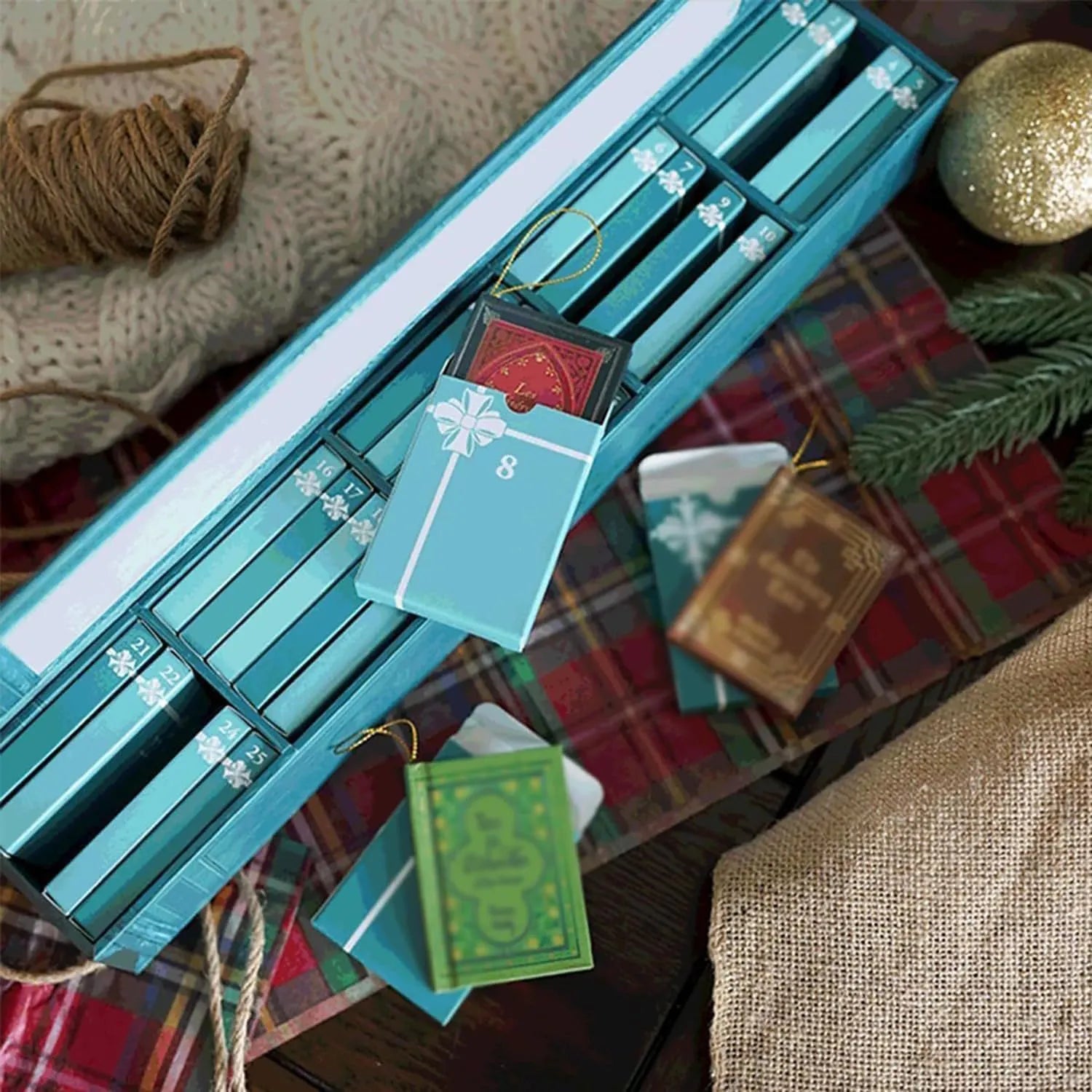 25-Day Mini Book Ornament Advent Calendar 9